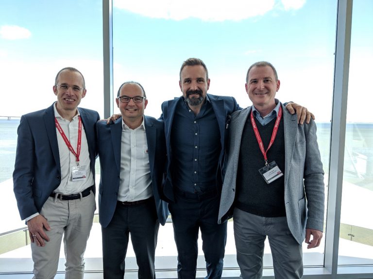 areto Architekten, WhereScape Automatisiert areto ist stolz darauf, seine Partnerschaft mit WhereScape bekannt zu geben. WhereScape RED und WhereScape 3D ermöglichen es Unternehmen, ihre Data-Warehouse-Prozesse zu automatisieren und besser, schneller, sicherer und transparenter zu arbeiten. Data Warehouse Automation befreit Unternehmen von der Notwendigkeit, jeden einzelnen Schritt der Datenaufnahme und -transformation manuell mit Hilfe von Vorlagen zu kodieren. Dies ermöglicht eine wiederholbare Lösung, die anpassbar, transparent und dokumentiert ist. WhereScape's Motto "You architect, we automatate" bedeutet echten Mehrwert und eine schnelle Time-to-Market, ohne dass Sie Code schreiben oder alte ETL-Tools verwenden müssen, um Ihr Lager manuell zu bauen. Es eliminiert menschliche Fehler und ermöglicht es Unternehmen, endliche Ressourcen besser zu nutzen, um mit weniger mehr zu erreichen. Es ermöglicht schnellere Implementierungszeiten mit Fokus auf den Geschäftswert, indem es Geschäftsanwendern strukturiert und wiederholbar präzises BI bietet. WhereScape war seit 1997 grundlegend für die Schaffung eines ganz neuen Paradigmas für agiles und innovatives Data Warehousing. Durch die Kombination von Data Vault 2.0-Architektur, WhereScape-Automatisierung und areto-Expertise können Unternehmen von verkürzten Projektzeiten und der Flexibilität profitieren, schnell die beste Plattform für alle ihre Datenanforderungen zu erstellen. Diese Partnerschaft mit WhereScape stärkt die Erfolgsbilanz von areto, führend bei Innovationen im Bereich Data Warehousing und Business Intelligence zu sein. WhereScape RED Mit WhereScape RED können Sie Daten-Ökosysteme in einem Bruchteil der Zeit entwickeln, bereitstellen und verwalten, die bei manuellen Prozessen benötigt wird. Es handelt sich um eine integrierte Entwicklungsumgebung (IDE), die es Benutzern ermöglicht, Daten-Ökosysteme über eine Drag-and-Drop-GUI zu manipulieren. Das Automatisierungstool schreibt dann perfekten Code, um diese Änderungen auf der zugrunde liegenden Datenplattform umzusetzen. ROT bietet eine einfache Möglichkeit, komplexe Datenökosysteme schnell zu manipulieren. WhereScape 3D Testen Sie Ihre Data Warehouses und Business Intelligence-Projekte mit WhereScape 3D für bessere Designs, weniger Überraschungen und weniger Risiken. WhereScape 3D überprüft Ihr aktuelles Daten-Ökosystem und scannt und modelliert dann schnell die gewünschte Architektur, bevor sie erstellt wird. Echte Agilität bedeutet, Datenmodelle (nicht nur Dashboards und Berichte) schnell zu prototypisieren, damit sich Geschäftsanwender auf den Weg mit der IT einigen und diese dann kontinuierlich iterieren können. Till Sander (CTO, areto), Neil Barton (CTO, WhereScape), Rob Mellor (VP & GM EMEA, WhereScape), Daniel Olsberg (Director Business Development, Director Business Development, areto)